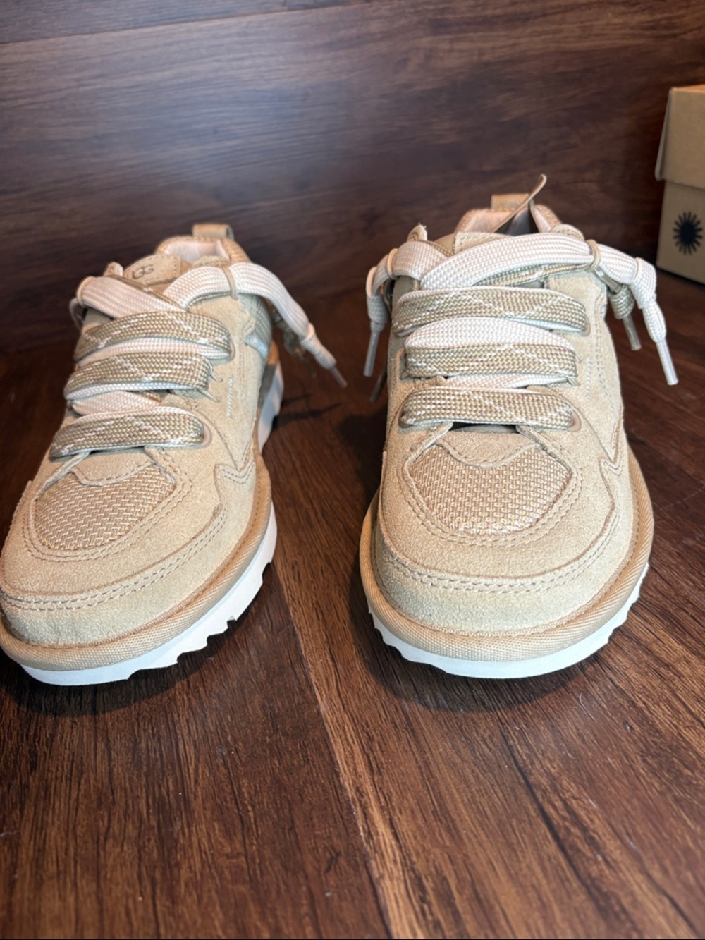 UGG Woman’s Comfortable Everyday Shoes NWT Size 5